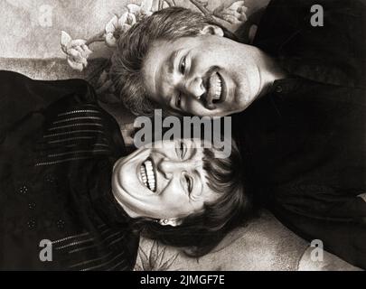 Posierte Foto von häufigen Kollaborateuren, Jazzsängerin Sheila Jordan und Bassistin Harvie S., AKA Harvie Swartz. In Manhattan, um 1985. Stockfoto