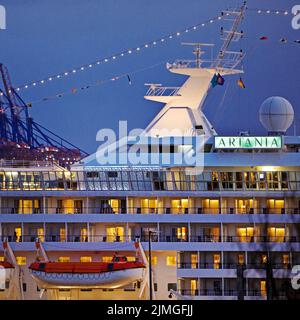 Kreuzschiff Artania im Hamburg Cruise Center Altona, Hamburg, Deutschland, Europa Stockfoto