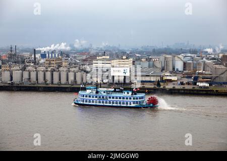 Schiff Lousianna Star auf der Noderelbe vor dem Chemiewerk Sasol Wax, Hamburg, Deutschland Stockfoto