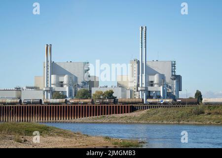 Waste-to-Energy-Anlage in Magdeburg im Landkreis Rothensee am Ufer der Elbe Stockfoto