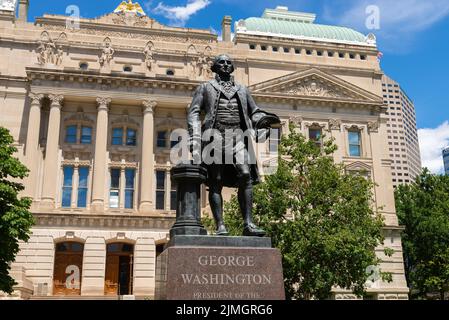 Indianapolis, Indiana - Vereinigte Staaten - 29.. Juli 2022: Die George Washington als Mason-Statue des Bildhauers Donald De Lue, gewidmet 1987, AT Stockfoto