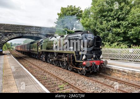 Dampfzug der British India Line auf der Linie Settle & Carlisle am 6.. August 2022, der durch Long Preston fährt, Stockfoto