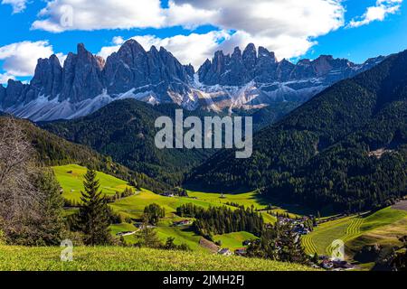 Das schöne Dorf Santa Maddalena Stockfoto