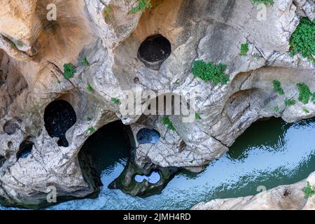 Blick auf die Schlucht Tajo de la Encantada auf dem Camino del Rey Stockfoto