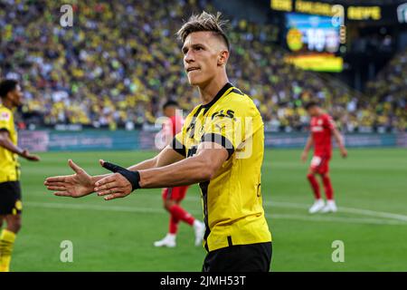 DORTMUND, DEUTSCHLAND - 6. AUGUST: Nico Schlotterbeck von Borussia Dortmund beim Bundesligaspiel zwischen Borussia Dortmund und Bayer Leverkusen am 6. August 2022 im Signal Iduna Park in Dortmund (Foto: Marcel ter Bals/Orange Picles) Stockfoto