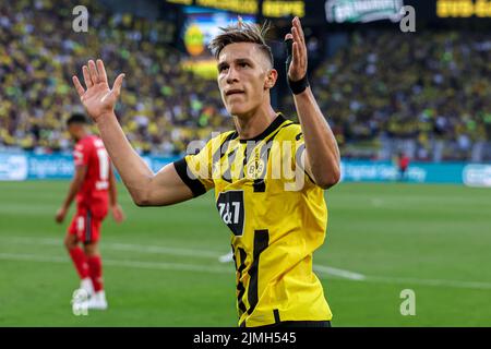 DORTMUND, DEUTSCHLAND - 6. AUGUST: Nico Schlotterbeck von Borussia Dortmund beim Bundesligaspiel zwischen Borussia Dortmund und Bayer Leverkusen am 6. August 2022 im Signal Iduna Park in Dortmund (Foto: Marcel ter Bals/Orange Picles) Stockfoto