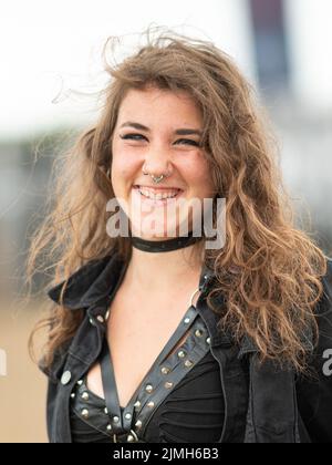 Wacken, Deutschland. 06. August 2022. Festivalbesucher beim Wacken Open Air Festival. Das WOA gilt als das größte Heavy Metal Festival der Welt. Quelle: Daniel Reinhardt/dpa/Alamy Live News Stockfoto