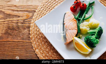 Gesunde Ernährung gedünstetes Gemüse Lachs Stockfoto