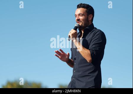 Bonn, Deutschland. 06. August 2022. Der Sänger Giovanni Zarrella ist auf der Bühne des Schlagerevents 'Lieblingslieder' in der Rheinaue. Quelle: Henning Kaiser/dpa/Alamy Live News Stockfoto