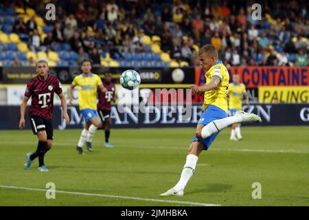 WAALWIJK - (lr) Dario van den Buijs von RKC Waalwijk während des niederländischen Eredivisie-Spiels zwischen RKC Waalwijk und dem FC Utrecht am 6. August 2022 im Mandemakers Stadium in Waalwijk, Niederlande. ANP BART STOUTJEDIJK Stockfoto