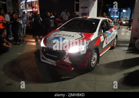 MUGLA, TÜRKEI - 15. APRIL 2022: Yildiray Demircioglu mit Peugeot 208 R2 von BC Vision Motorsport zum feierlichen Start der Rallye Bodrum Stockfoto