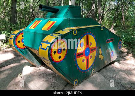 FRANCONIA, MN, USA - 5. AUGUST 2022: Think Tank im Franconia Sculpture Park. Stockfoto