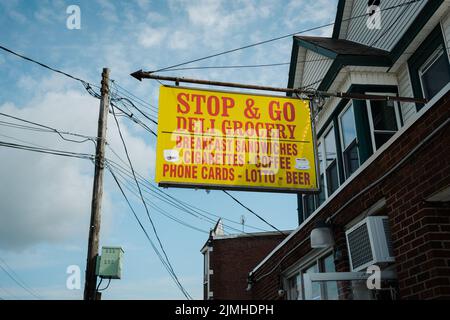 Stop & Go Deli Lebensmittelgeschäft vintage Schild, in Mount Pleasant, Schenectady, New York Stockfoto