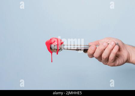 Geschmolzene Schaufel Erdbeere Eis Vorderansicht Stockfoto