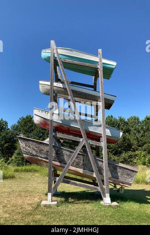 FRANCONIA, MN, USA - 5. AUGUST 2022: Franconia Boat Tower im Franconia Sculpture Park. Stockfoto