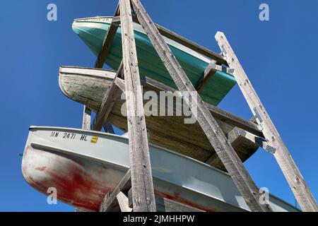 FRANCONIA, MN, USA - 5. AUGUST 2022: Franconia Boat Tower im Franconia Sculpture Park. Stockfoto