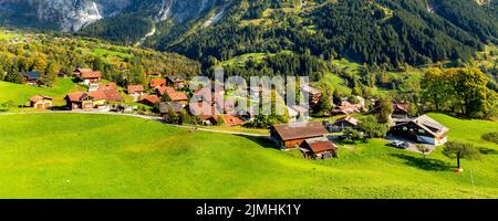 Schweizer Berge, Holzhäuser in Grindelwald in den Schweizer Alpen Stockfoto