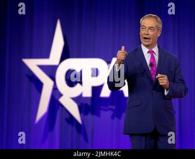 Dallas, Texas, USA. 6. August 2022. NIGEL FARAGE spricht am dritten Tag der Konferenz im Hilton Anatole in Dallas mit CPAC Texas 2022. Farage sagte: „Trump ist der Führer, der diese Welt führt.“ (Bild: © Chris Rusanowsky/ZUMA Press Wire) Stockfoto