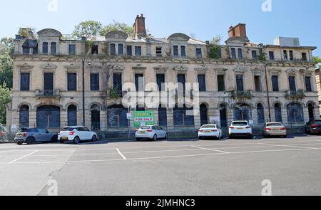 Marine Buildings - verlassene Gebäude auf der Penarth-Seite des Cardiff Barrage. Blick auf Cardiff Barrage. August 2022. Sommer Stockfoto