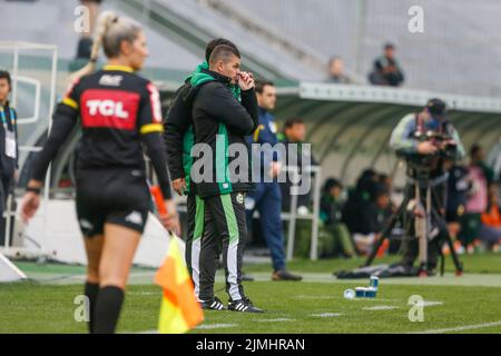 Caxias Do Sul, Brasilien. 06. August 2022. RS - Caxias do Sul - 08/06/2022 - BRASILIANISCH BIS 2022, JUGEND X AMERICA-MG . Umberto Louzer, Trainer von Juventude, führt das Team während des Spiels gegen America-MG im Alfredo Jaconi Stadium für die Brasilianische Meisterschaft 2022. Foto: Luiz Erbes/AGIF/Sipa USA Quelle: SIPA USA/Alamy Live News Stockfoto