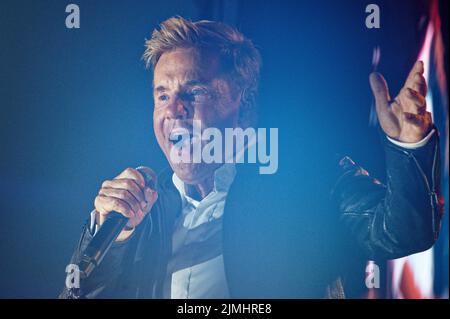 Bonn, Deutschland. 06. August 2022. Der Sänger Dieter Bohlen ist auf der Bühne beim Hit-Event 'Lieblingslieder' in der Rheinaue in Bonn. Quelle: Henning Kaiser/dpa/Alamy Live News Stockfoto