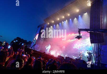 Bonn, Deutschland. 06. August 2022. Der Sänger Dieter Bohlen ist auf der Bühne beim Hit-Event 'Lieblingslieder' in der Rheinaue in Bonn. Quelle: Henning Kaiser/dpa/Alamy Live News Stockfoto