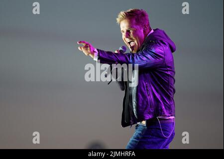 Bonn, Deutschland. 06. August 2022. Der Sänger Dieter Bohlen ist auf der Bühne beim Hit-Event 'Lieblingslieder' in der Rheinaue in Bonn. Quelle: Henning Kaiser/dpa/Alamy Live News Stockfoto