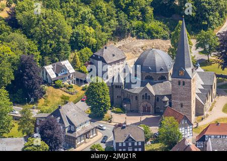 Luftaufnahme, Kirche St. Blasius, Balve, Sauerland, Nordrhein-Westfalen, Deutschland, Kultstätte, DE, Europa, Glaubensgemeinschaft, Ort der Anbetung Stockfoto