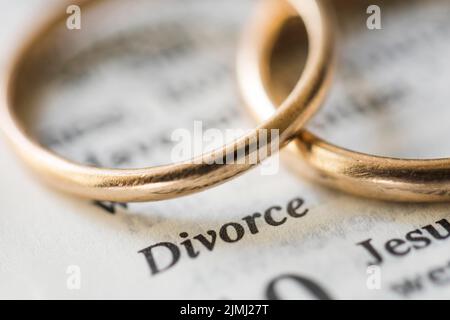 Golden Ringe Scheidung Konzept Stockfoto