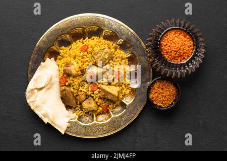 Draufsicht köstliches indisches Reisgericht Stockfoto