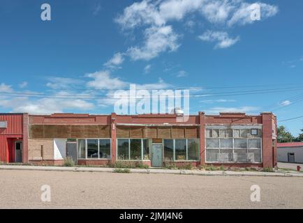 Eine Reihe von alten verlassenen Backsteinbauten im Dorf Gleichen Stockfoto