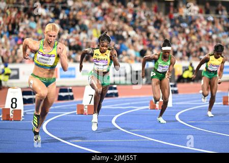 BIRMINGHAM, GROSSBRITANNIEN. AUG 6. die Jamaikanerin Elaine Thompson-Herah gewinnt das Finale 200m während der Leichtathletik im Alexander Stadium in Perry Barr bei den Commonwealth Games 2022 in Birmingham am Samstag, den 6.. August 2022. (Kredit: Pat Scaasi | MI Nachrichten) Kredit: MI Nachrichten & Sport /Alamy Live Nachrichten Stockfoto