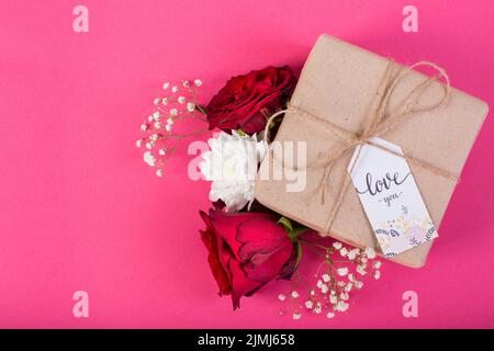 Muttertag Geschenkschachtel mit Blüten Blume Stockfoto