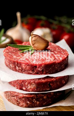 Hochwinkelfleisch mit Knoblauchkräutern Stockfoto