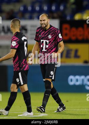 WAALWIJK - Bas Dost des FC Utrecht feiert den 2-2 während des niederländischen Eredivisie-Spiels zwischen RKC Waalwijk und FC Utrecht am 6. August 2022 im Mandemakers Stadium in Waalwijk, Niederlande. ANP BART STOUTJEDIJK Stockfoto