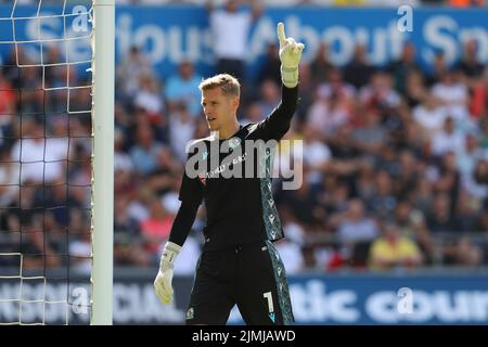 Swansea, Großbritannien. 06. August 2022. Thomas Kaminski, der Torhüter von Blackburn Rovers, schaut zu. EFL Skybet Championship match, Swansea City gegen Blackburn Rovers im Swansea.com Stadium in Swansea, Wales am Samstag, 6.. August 2022. Dieses Bild darf nur für redaktionelle Zwecke verwendet werden. Nur zur redaktionellen Verwendung, Lizenz für kommerzielle Nutzung erforderlich. Keine Verwendung in Wetten, Spiele oder einem einzigen Club / Liga / Spieler Publikationen. PIC von Andrew Orchard / Andrew Orchard Sport Fotografie / Alamy Live News Kredit: Andrew Orchard Sport Fotografie / Alamy Live News Stockfoto