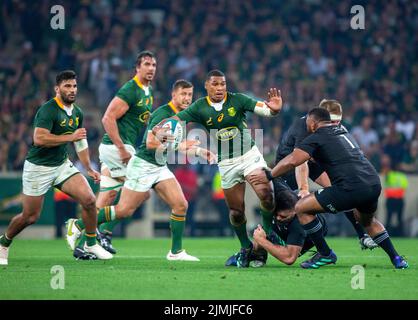 Mbombela, Nelspruit, Südafrika. 6.. August 2022. Damian Willemse mit dem Ball während des Springbok-Tests gegen die All Blacks bei der Castle Lager Rugby Championship in Mbombela, Nelspruit Credit: AfriPics.com/Alamy Live News Stockfoto