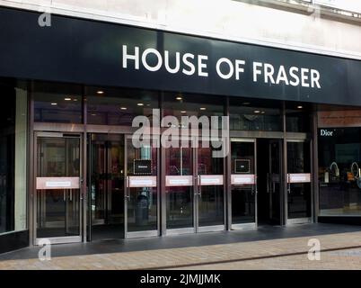 Der Vordereingang eines Hauses des fraser Kaufhauses in briggate im Stadtzentrum von leeds Stockfoto