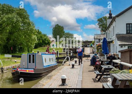 Narrow Boat on Grand Union Canal at Three Locks, Soulbury, Bedfordshire, England Stockfoto