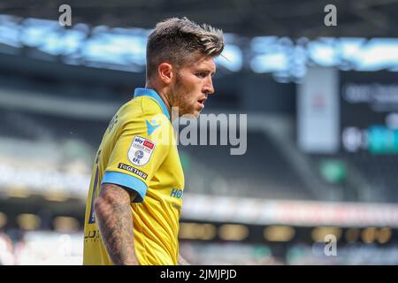 Milton Keynes, Großbritannien. 06. August 2022. Josh Windass #11 von Sheffield Mittwoch während des Spiels in Milton Keynes, Großbritannien am 8/6/2022. (Foto von Gareth Evans/News Images/Sipa USA) Quelle: SIPA USA/Alamy Live News Stockfoto