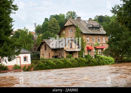 Sommerflut der Kyll in Mürlenbach in der Eifel im Juli 2021 Stockfoto