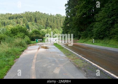 Sommerflut der Kyll in Mürlenbach in der Eifel im Juli 2021 Stockfoto