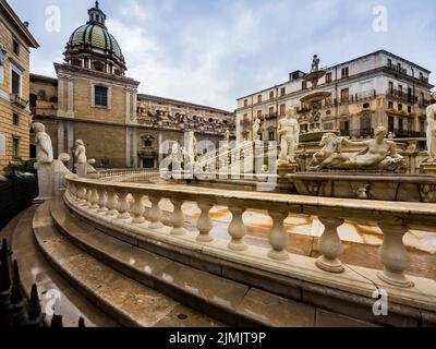 Brunnen Fontana della Vergogna auf der Piazza Pretoria vom Florentiner manieristischen Bildhauer Francesco Camilliani Stockfoto