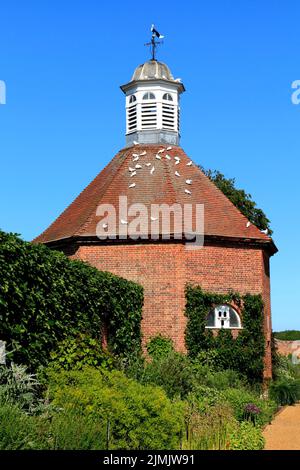 Felbrigg Hall, Norfolk, Taubenkot aus dem 18.. Jahrhundert, Tauben, Felbrigg, Norfolk, England Stockfoto