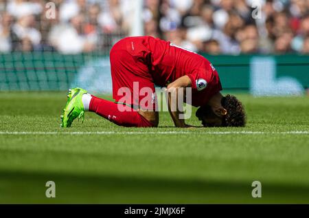 London, Großbritannien. 7. August 2022. Mohamed Salah aus Liverpool feiert das Spiel der englischen Premier League 2022/2023 zwischen Fulham und Liverpool in London, Großbritannien, am 6. August 2022. Quelle: Xinhua/Alamy Live News Stockfoto