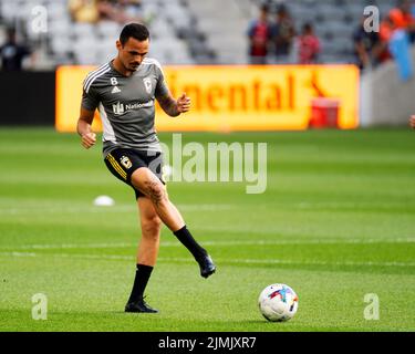 6. August 2022: Der Columbus Crew Mittelfeldspieler Artur (8) wärmt sich auf, bevor er sich in ihrem Spiel in Columbus, Ohio, New York City gegenübersieht. Brent Clark/CSM Stockfoto