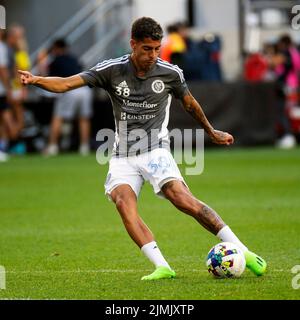 6. August 2022: Der New Yorker Mittelfeldspieler Gabriel Pereira (38) kickt den Ball während der Aufwärmphase, bevor er der Columbus Crew in ihrem Spiel in Columbus, Ohio, gegenübersteht. Brent Clark/CSM Stockfoto