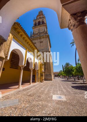 Glockenturm und Kreuzgang der Kathedrale Stockfoto