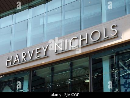 Schild über dem kaufhaus harvey nichols im stadtzentrum von manchester Stockfoto