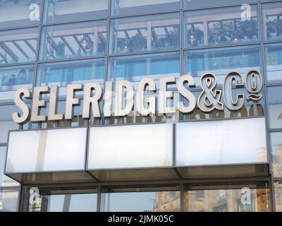 Schild über dem kaufhaus selfridges im stadtzentrum von manchester Stockfoto